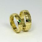 Snubní prsteny s vlastním vzorem zákazníků a s přírodními smaragdy